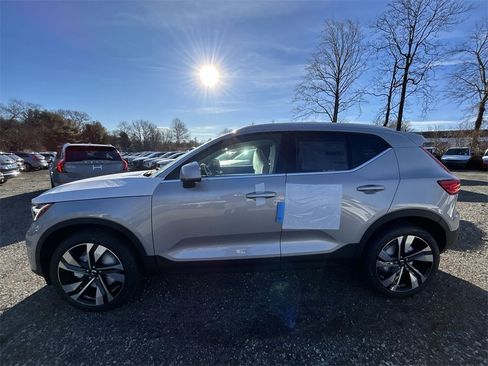 New 2025 Volvo XC40 B5 Ultra w/ Climate Package image 5