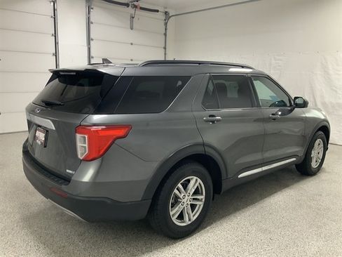 Used 2020 Ford Explorer XLT w/ Equipment Group 202A AWD/4WD image 4