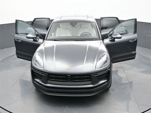 Certified 2023 Porsche Macan w/ Premium Package Plus image 26