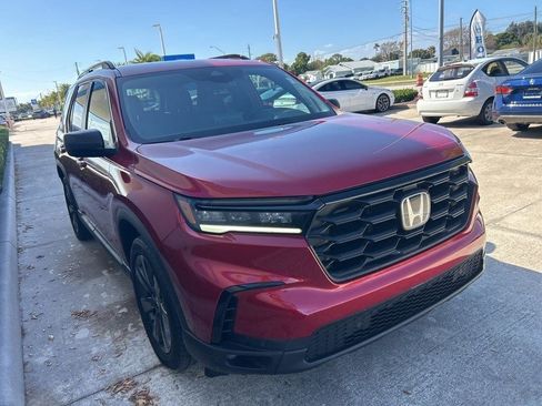 Used 2024 Honda Pilot Sport image 3
