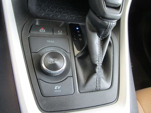 Used 2024 Toyota RAV4 LE AWD/4WD image 34