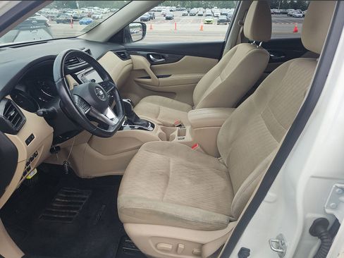Used 2019 Nissan Rogue SV w/ Premium Package FWD image 6