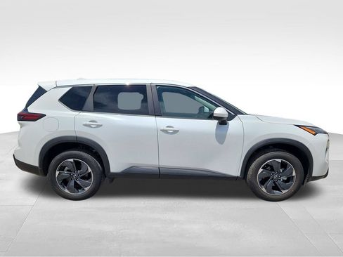 Used 2024 Nissan Rogue SV AWD/4WD image 9