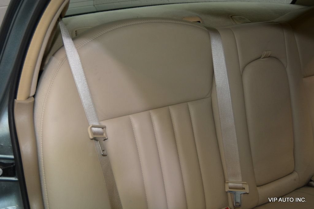 Used 2006 Lincoln Town Car Signature RWD image 25