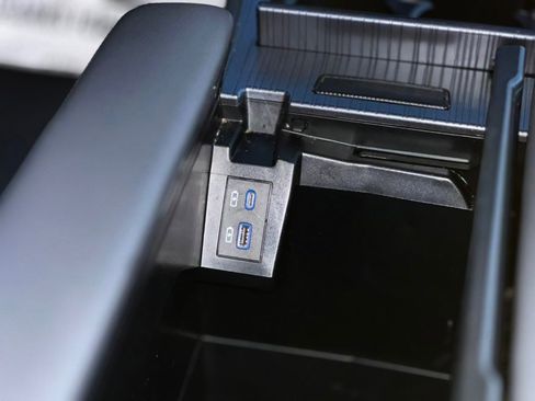 Used 2021 Toyota Sienna XSE w/ XSE Plus Package image 16