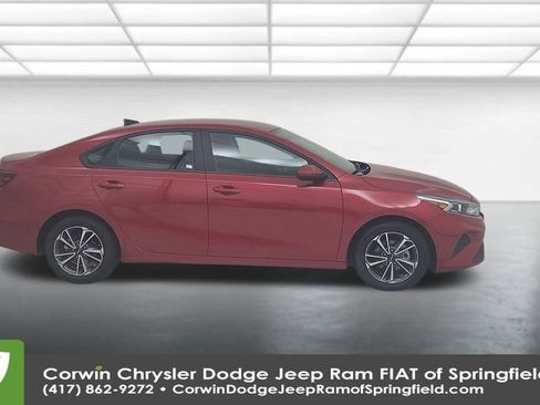 Used 2024 Kia Forte LXS image 17