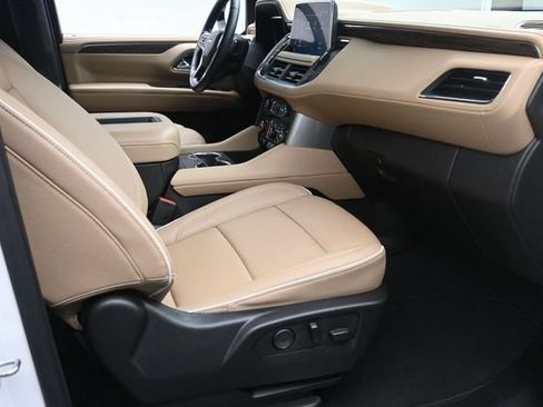 Used 2023 Chevrolet Tahoe Premier w/ Premium Package AWD/4WD image 29