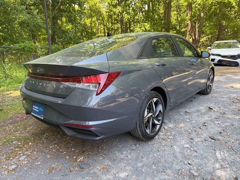 Certified 2023 Hyundai Elantra SEL w/ Convenience Package FWD image 3