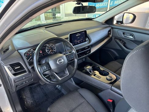 Used 2025 Nissan Rogue SV AWD/4WD image 9