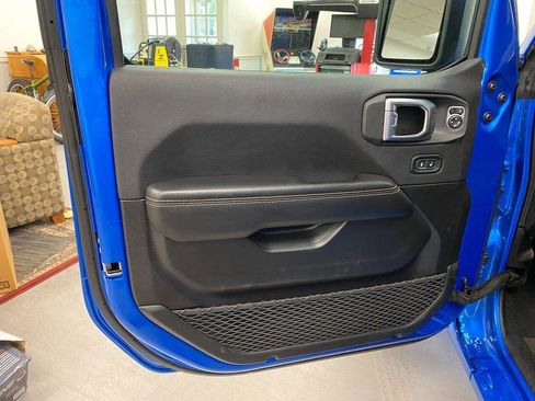 Used 2024 Jeep Wrangler Sahara image 12