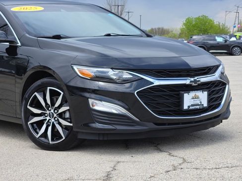 Used 2025 Chevrolet Malibu RS FWD image 2