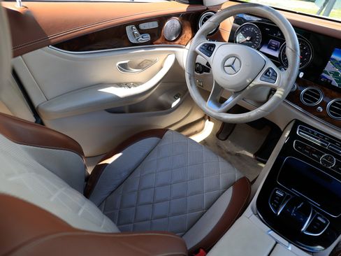 Used 2017 Mercedes-Benz E 300 4MATIC image 24