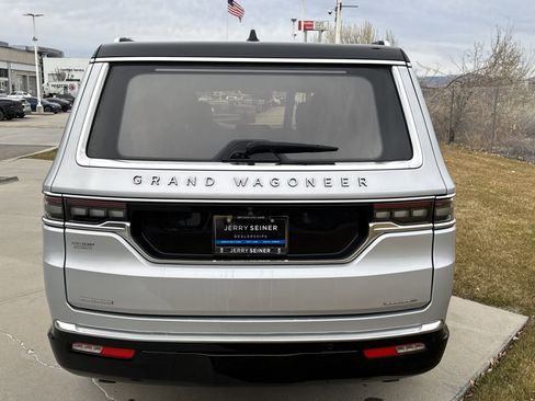 Used 2022 Jeep Grand Wagoneer Series III w/ Rear Seat Video Group 1 image 4