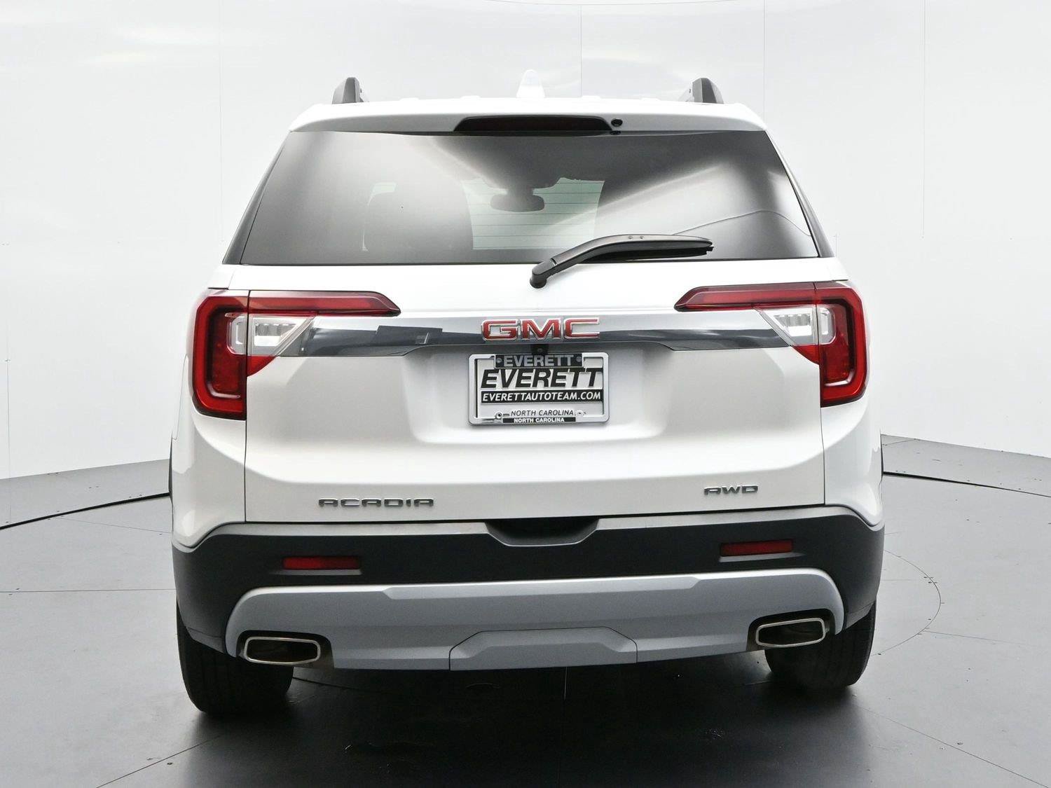 Used 2023 GMC Acadia SLT w/ LPO, Floor Liner Package AWD/4WD image 6