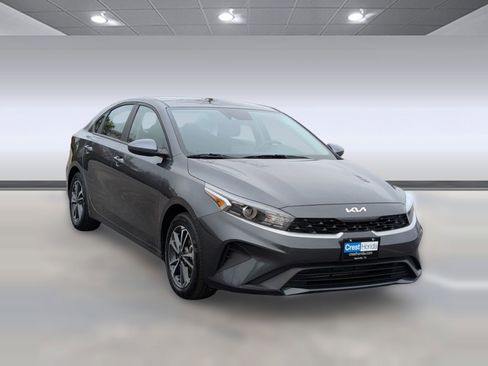 Used 2024 Kia Forte LXS image 6