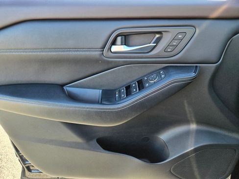 Used 2022 Nissan Rogue SL w/ SL Premium Package image 33