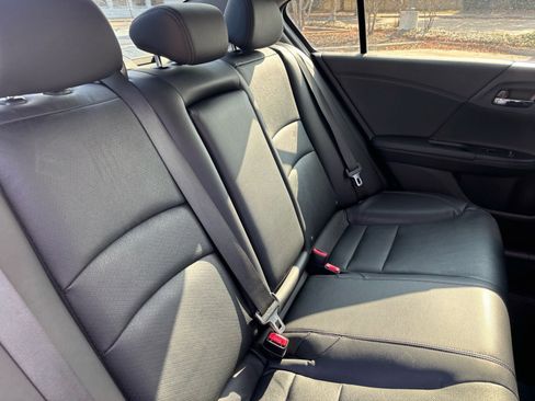 Used 2016 Honda Accord Touring image 19