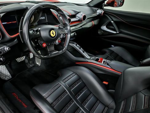 Used 2018 Ferrari 812 Superfast RWD image 19
