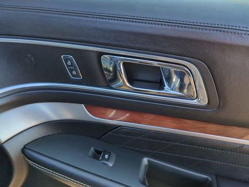 Used 2018 Ford Explorer Platinum image 47