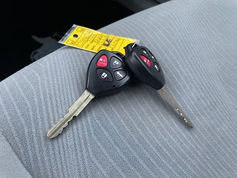 Used 2013 Toyota Corolla LE image 49