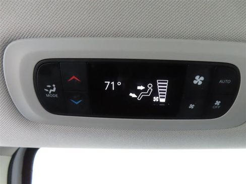 Used 2024 Chrysler Pacifica Touring-L FWD image 32