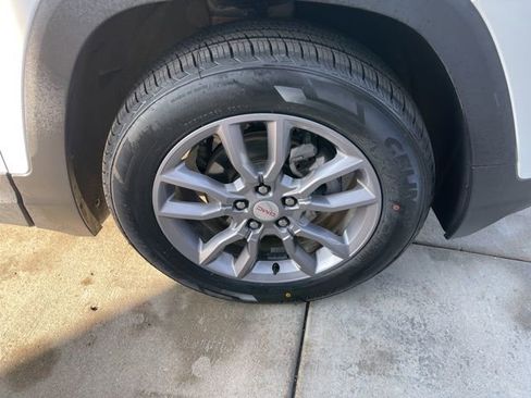 Used 2024 GMC Terrain SLT image 22