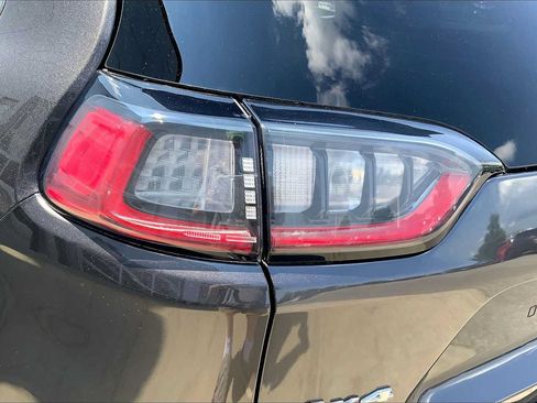 Used 2020 Jeep Cherokee Latitude Plus w/ Comfort/Convenience Group AWD/4WD image 26