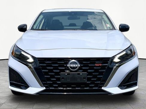 Used 2024 Nissan Altima 2.5 SR w/ SR Premium Package FWD image 2