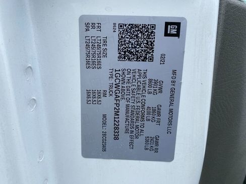 Used 2021 Chevrolet Express 2500 image 30