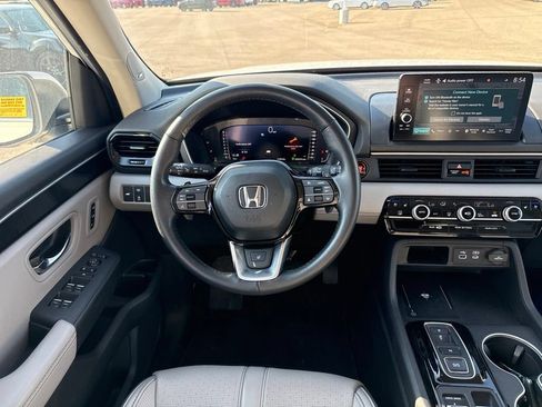 Used 2025 Honda Pilot Elite image 22