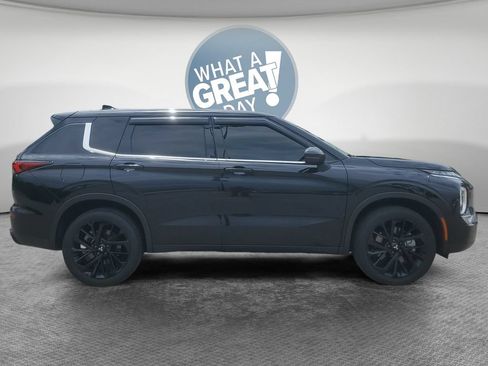 Used 2024 Mitsubishi Outlander SE Black Edition AWD/4WD image 2