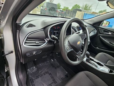 Used 2019 Chevrolet Malibu LT image 9