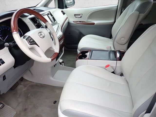 Used 2013 Toyota Sienna Limited w/ Premium Pkg AWD/4WD image 10