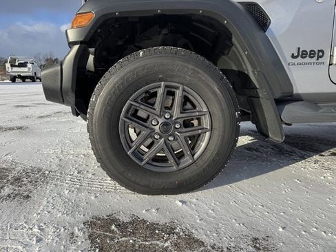 Used 2020 Jeep Gladiator Sport w/ Quick Order Package 24S image 10