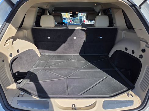 Used 2018 Jeep Grand Cherokee Limited image 10