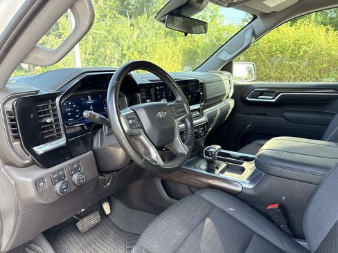 Used 2024 Chevrolet Silverado 1500 LT Trail Boss w/ Protection Package AWD/4WD image 21