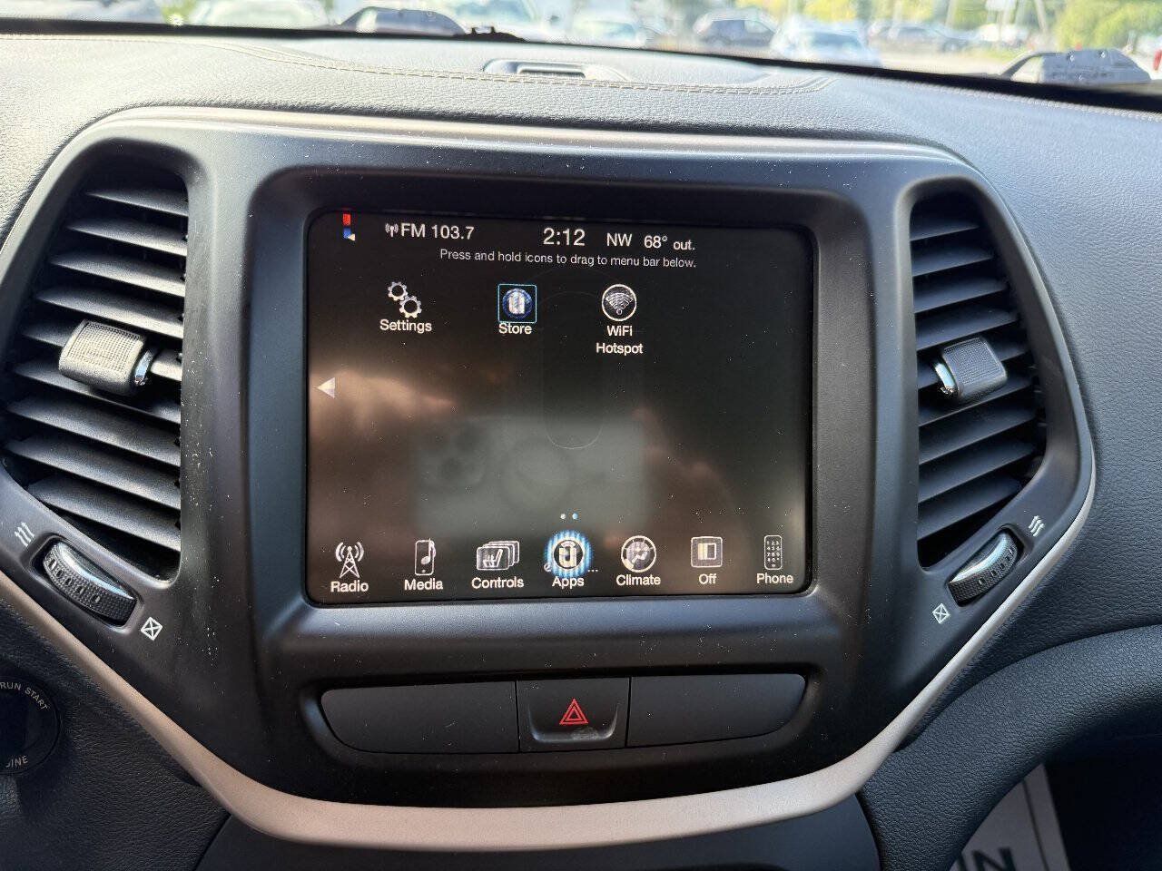 Used 2016 Jeep Cherokee Latitude w/ Cold Weather Group AWD/4WD image 22