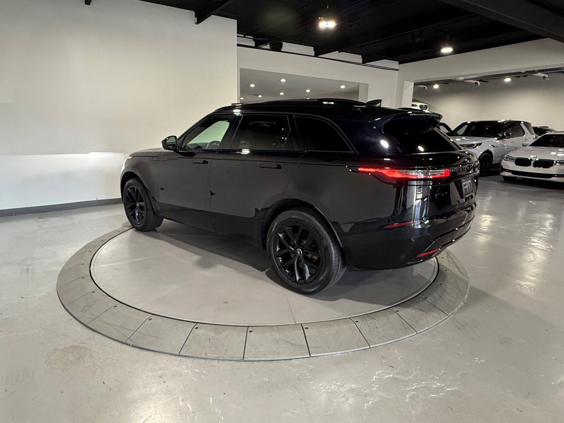 Used 2024 Land Rover Range Rover Velar Dynamic SE AWD/4WD image 11