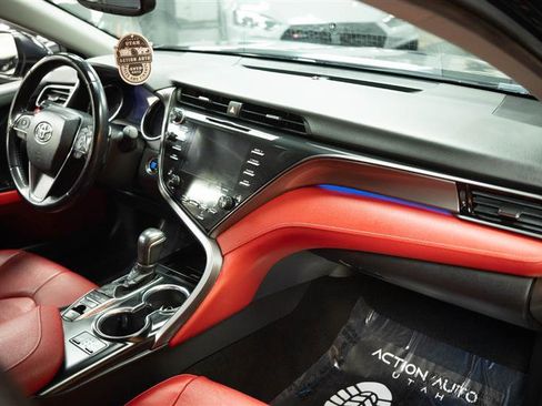 Used 2019 Toyota Camry XSE image 14