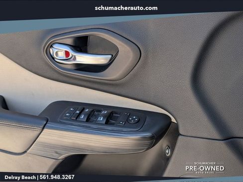Used 2015 Jeep Cherokee Latitude AWD/4WD image 29