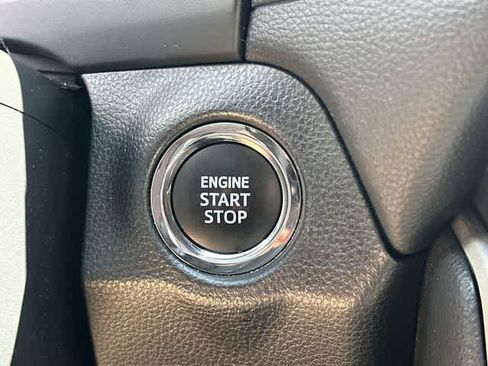 Used 2022 Toyota RAV4 XLE Premium image 11