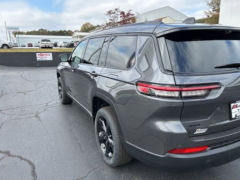 New 2025 Jeep Grand Cherokee L Limited w/ Luxury Tech Group II image 4