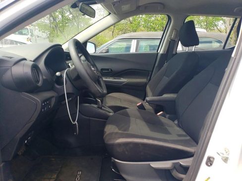 Used 2025 Nissan Kicks Play S FWD image 5