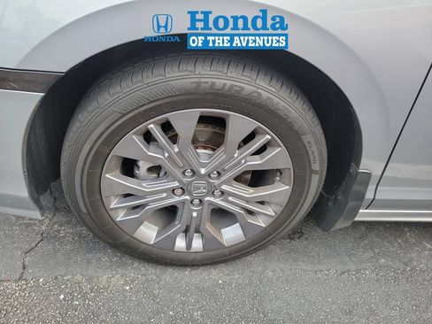 Used 2025 Honda Odyssey Touring image 4