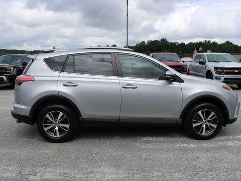 Used 2017 Toyota RAV4 XLE FWD image 5