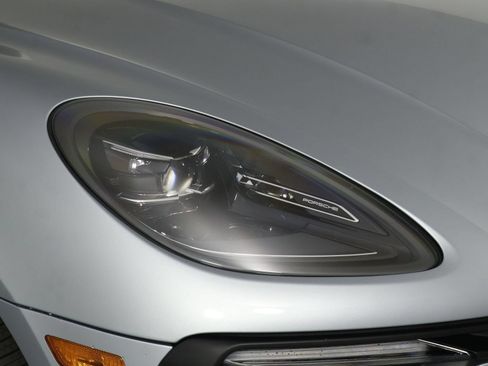 Certified 2026 Porsche Macan AWD/4WD image 28