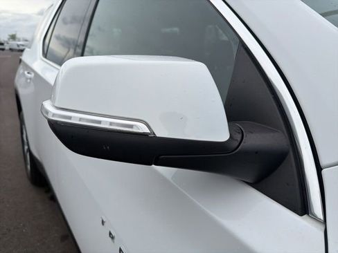 Used 2023 Chevrolet Traverse LT image 5