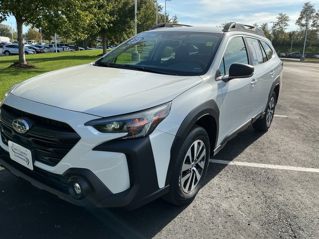 Used 2025 Subaru Outback AWD/4WD image 2