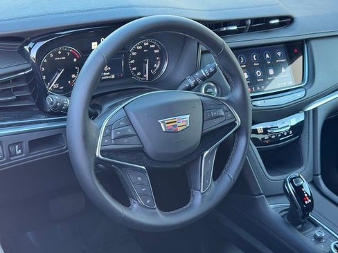 Certified 2025 Cadillac XT5 Premium Luxury image 17