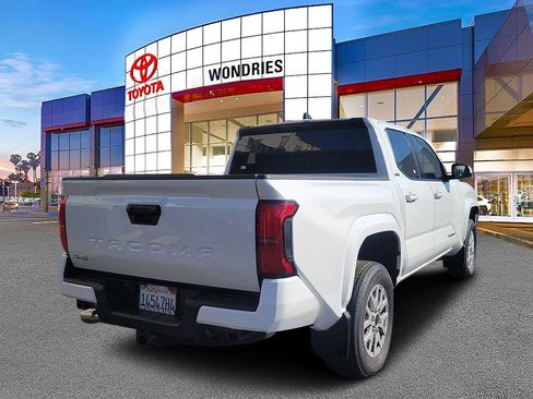 Used 2025 Toyota Tacoma SR5 image 4
